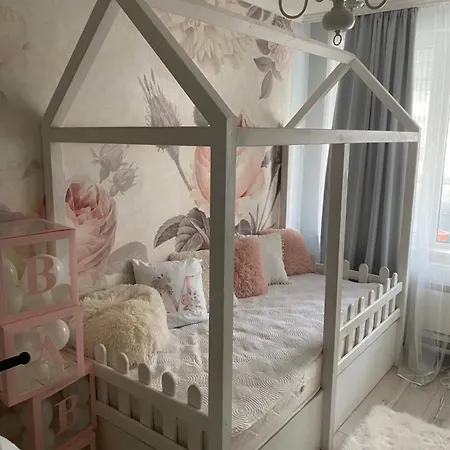 Shabby Chic Apartment *
